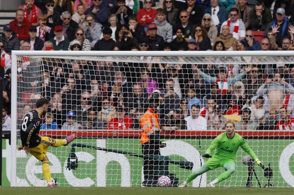 英超-舍什科处子球B费失点 曼联1-3不敌布伦特福德